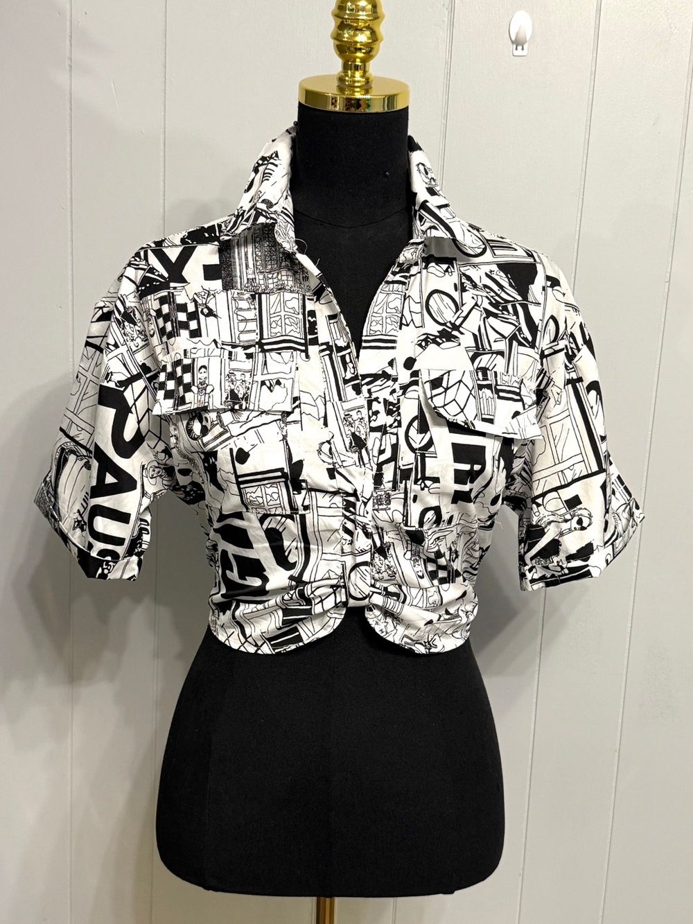 #12)  Black & White Graphic Print Short Sleeve Cropped Shirt